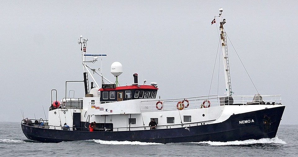 fiskebåden m/s nemo ude på havet