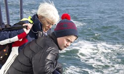 ​Chris og farmor på M/S NEMO